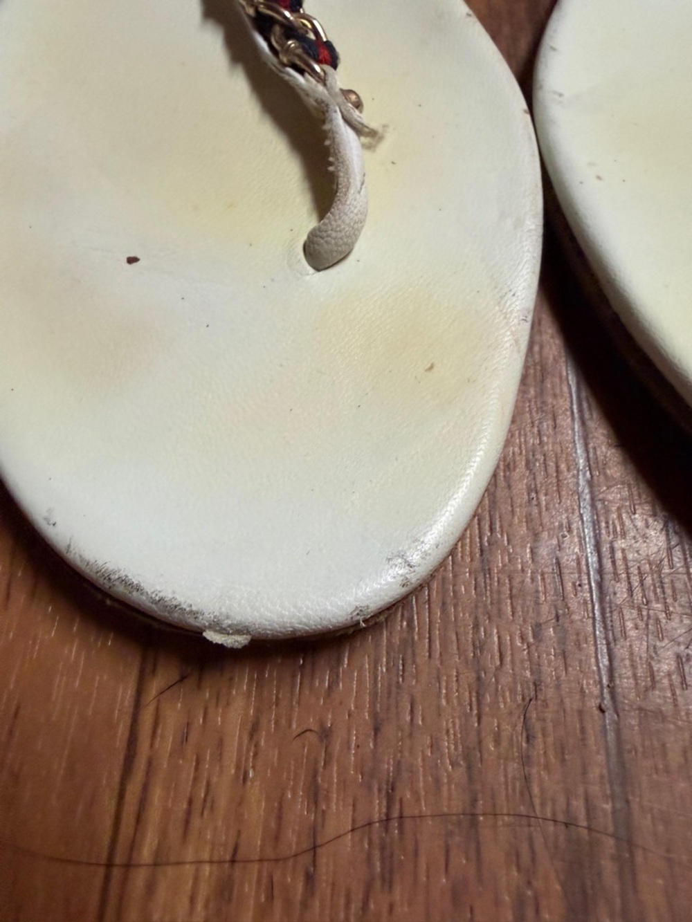 Gucci Ivory T-Strap Sandals with Chain Accent - Picture 3 of 10